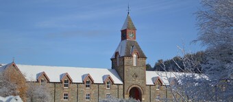 Tomich Holidays Courtyard Cottage