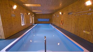 Hồ bơi trong nhà