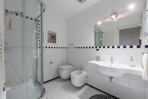 Maisonette, 2 Schlafzimmer | Badezimmer | Dusche, Regendusche, Haartrockner, Handtücher