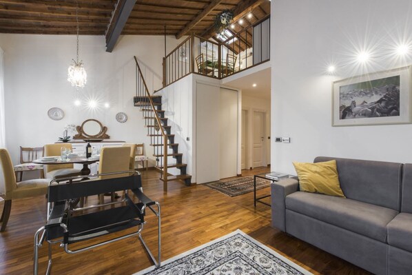 Appartement Duplex, 2 chambres | Coin séjour