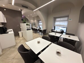 Colazione a buffet inclusa, servita tutte le mattine