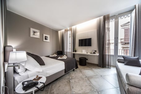 Ropa de cama de alta calidad, colchones con efecto memoria y minibar
