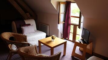 Kamar Double, Beberapa Tempat Tidur, Bebas Asap Rokok | Area keluarga | TV layar datar