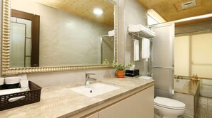 Family Room | Bathroom | Free toiletries, hair dryer, slippers, towels - Rose Cottage B&B (Taitung)