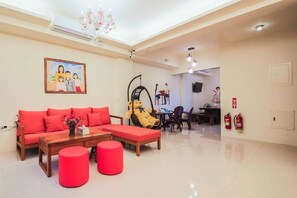 Lobby sitting area - Rose Cottage B&B (Taitung)