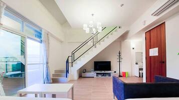 Family Room | Desk, blackout drapes, soundproofing, free WiFi