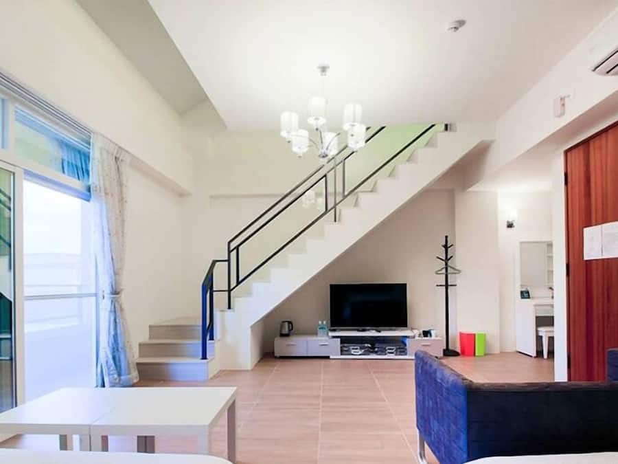 Desk, blackout curtains, soundproofing, free WiFi