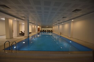 2 piscinas techadas