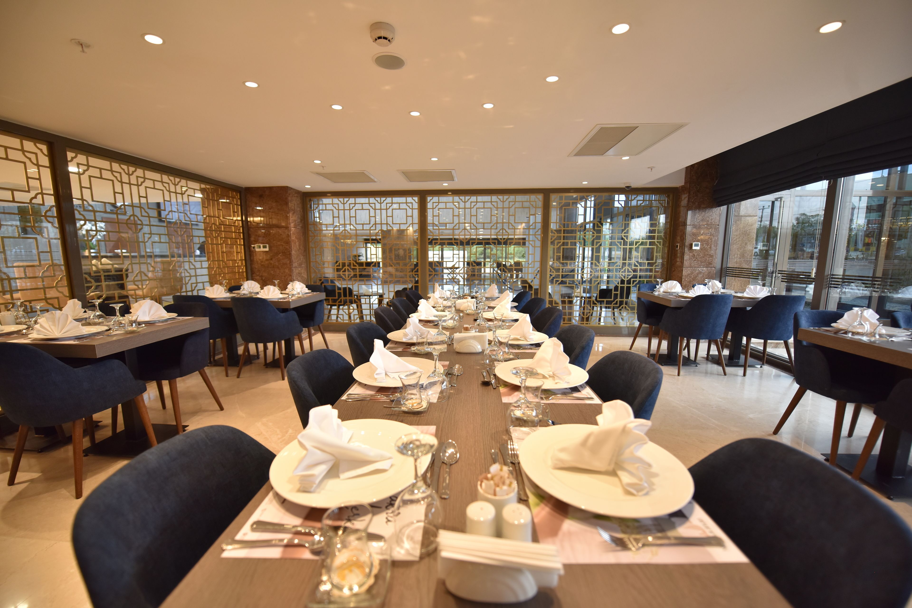 2 间餐厅，供应早餐