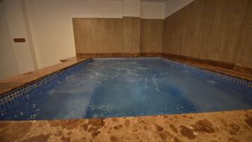 2 piscinas cubiertas