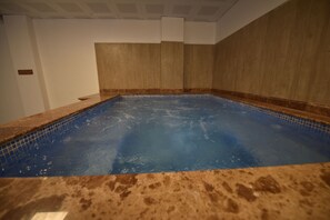 2 indoor pools