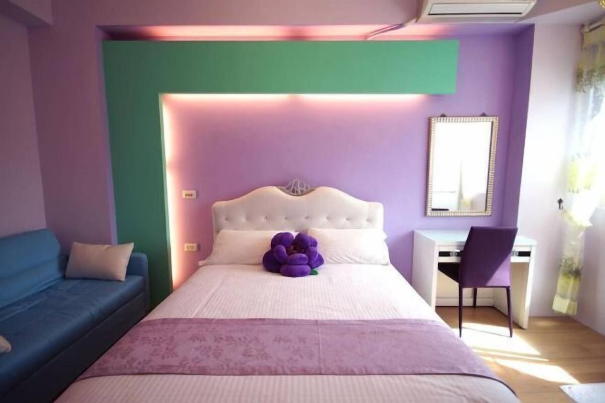 Desk, blackout drapes, WiFi (free), bed sheets