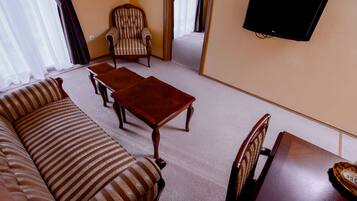 Deluxe Suite, City View