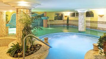 3 piscinas internas, 5 piscinas externas, espreguiçadeiras