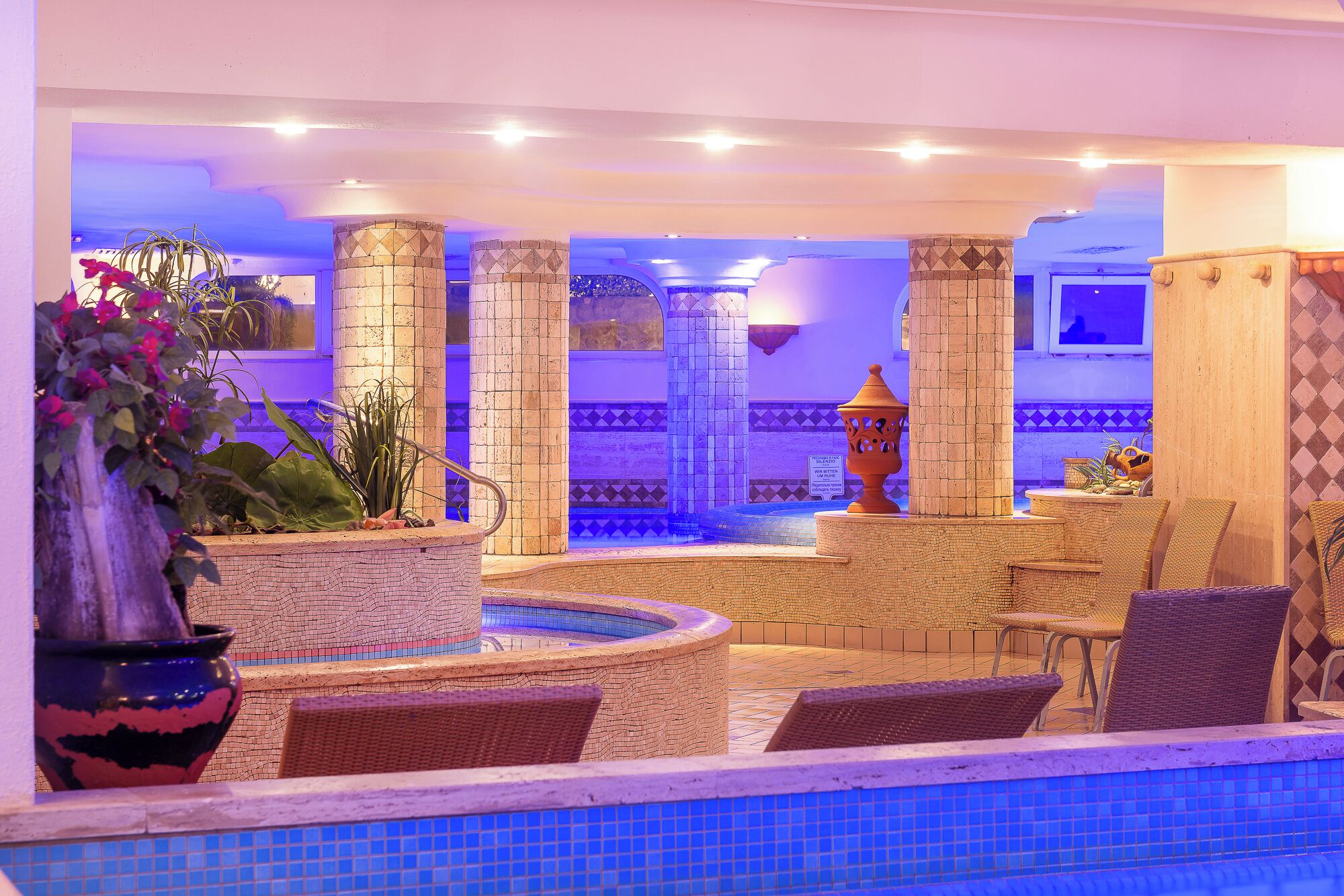 hot tub, turkish bath/hammam, body treatments, mud baths, hydrotherapy