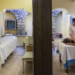 Een bubbelbad, een Turks bad/hammam, lichaamsbehandelingen, modderbaden