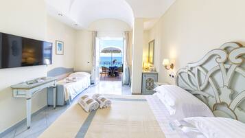 Queen Superior Sea View | Hochwertige Bettwaren, Minibar, Zimmersafe, Schreibtisch