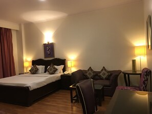 Desk - Claremont KNY Hotel (New Delhi)