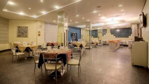 Restaurant - Claremont KNY Hotel (New Delhi)