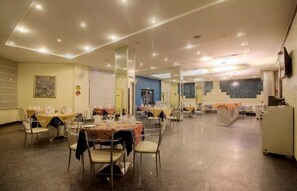 Restaurant - Claremont KNY Hotel (New Delhi)