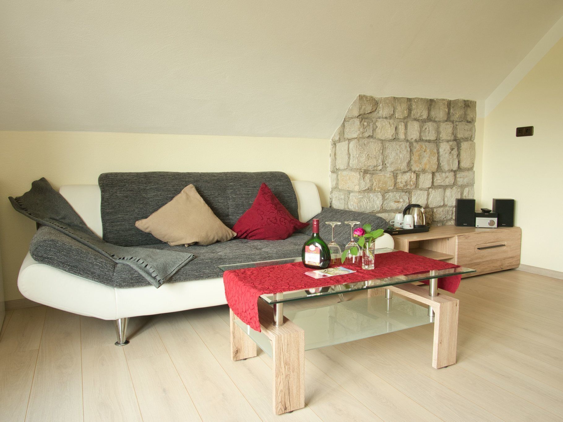 Junior Suite | Living area | Flat-screen TV