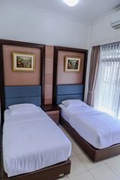 Habitación superior | Escritorio, cortinas opacas, wifi gratis y ropa de cama