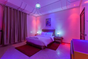 Habitación Confort, 1 cama doble o 2 individuales, no fumadores | Ropa de cama de alta calidad, escritorio, cortinas opacas