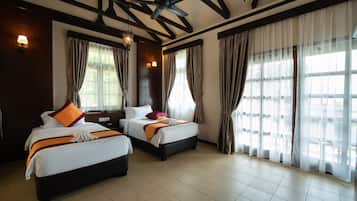 Twin Bed Chalet, Garden and Beach View