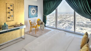 Signature Apartment, 3 Bedrooms, City View - Dream Inn 48 Burj Gate Gulf View (Dubai)