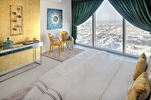 Signature Apartment, 3 Bedrooms, City View | Premium bedding, pillowtop beds, in-room safe, individually decorated - Dream Inn 48 Burj Gate Gulf View (Dubai)