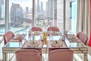 Dining - Dream Inn 48 Burj Gate Gulf View (Dubai)