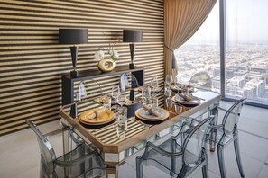 Dining - Dream Inn 48 Burj Gate Gulf View (Dubai)