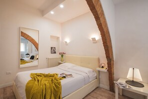 Estudi | Planxa i posts de planxar, bressols, wifi gratuïta i roba de llit 
