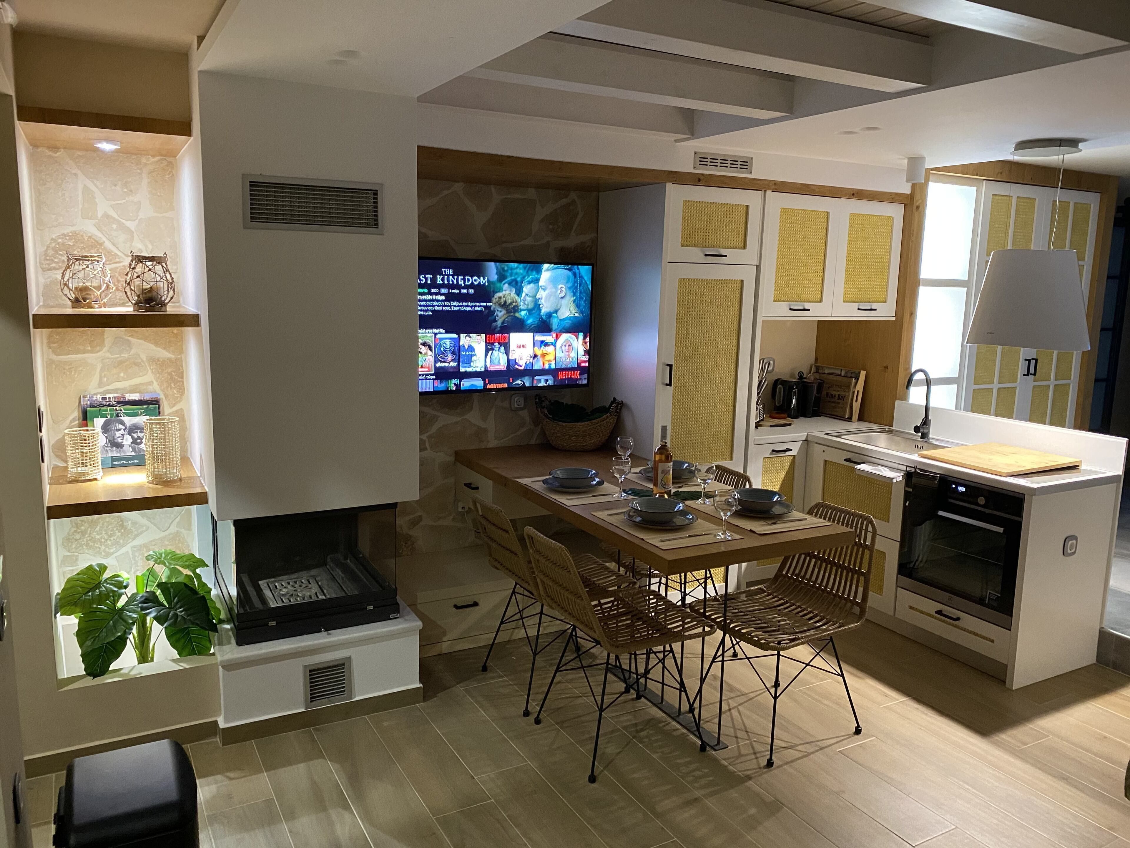 Studio Suite | Dining room
