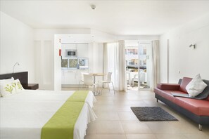 Estudio superior | Cortinas blackout, wifi gratis y ropa de cama