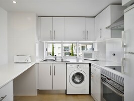 公寓, 2 间卧室 | 私人厨房 | 冰箱、微波炉、茶具/咖啡用具、厨具/餐具