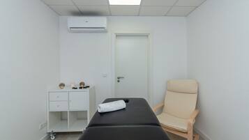 Spa-AuĂenbereich, Warmsteinmassagen, Tiefengewebe-Massagen