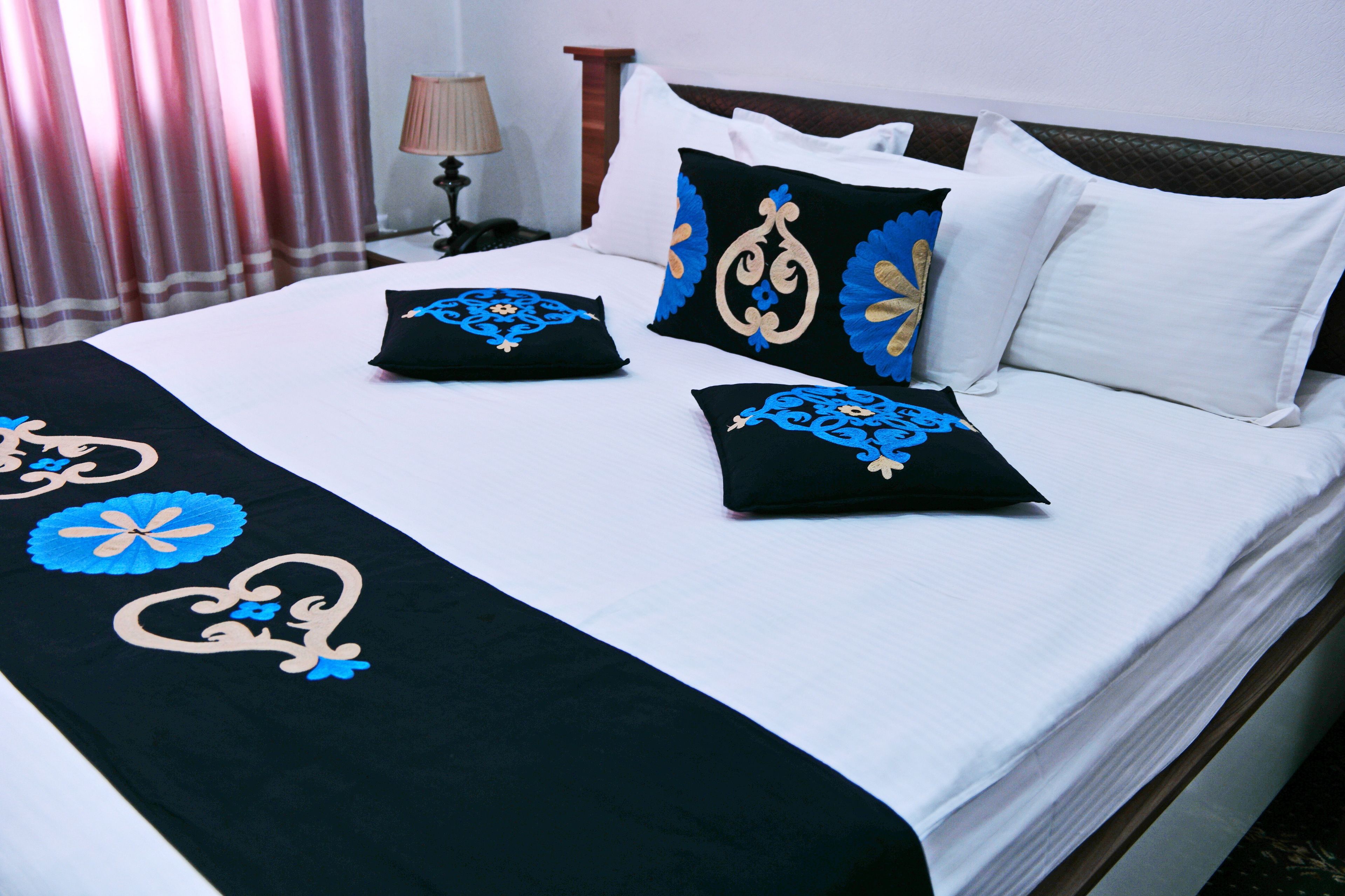 economy double room | 1 bedroom, premium bedding, in-room safe, desk