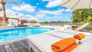 2 piscinas externas