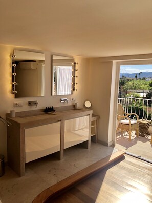 Individually decorated, individually furnished, laptop workspace - Residencia Los Naranjos (Palma de Mallorca)