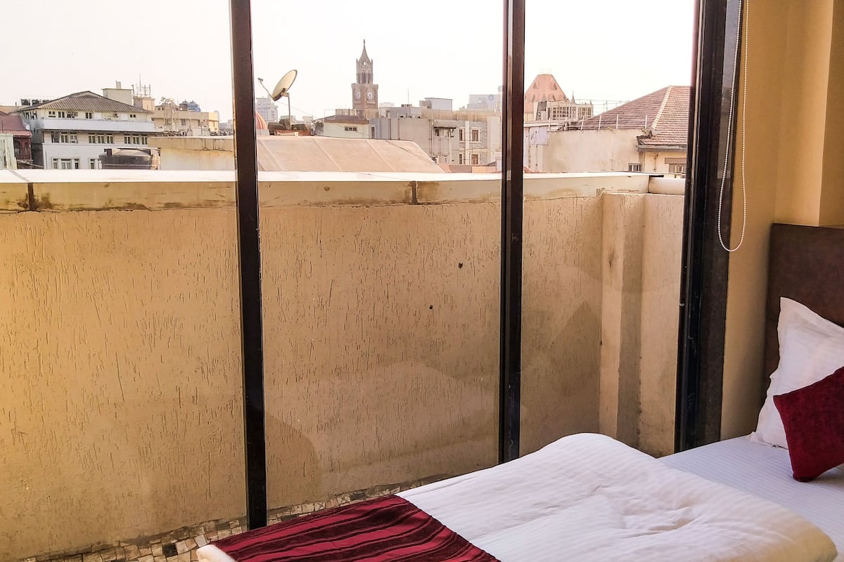 Deluxe Single Room | Soundproofing, WiFi (free), bed sheets