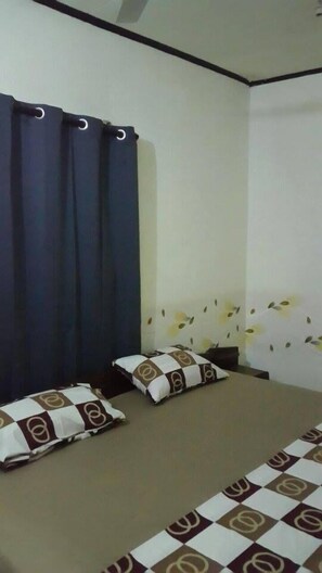 Deluxe Room, 1 Queen Bed, Non Smoking