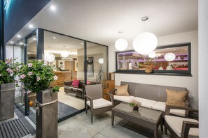 Lobby sitting area - Mountain Resort M&M (Finkenberg)
