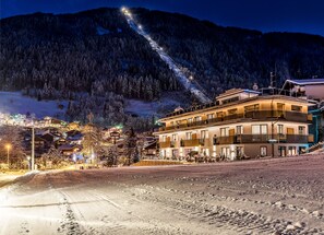 Front of property - evening/night - Mountain Resort M&M (Finkenberg)