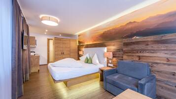 In-room safe, desk, soundproofing, free WiFi