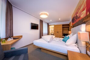 クラシック ダブルルーム | セーフティボックス (室内)、デスク、防音設備、WiFi (無料)