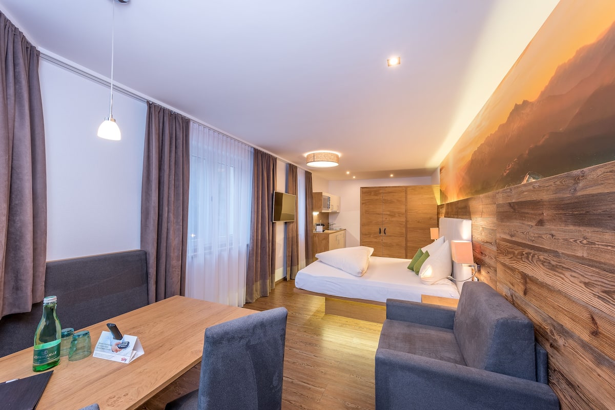 Classic Studio | In-room safe, desk, soundproofing, free WiFi