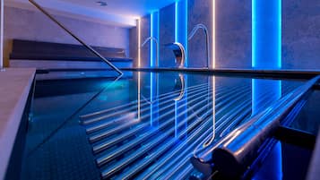 Een sauna, een bubbelbad, een stoombad, een Turks bad/hammam