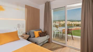 1 Schlafzimmer, hochwertige Bettwaren, Zimmersafe, Schreibtisch