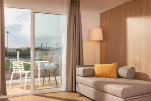 Ropa de cama de alta calidad, caja fuerte, escritorio